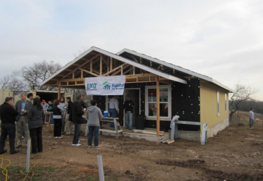 AustinHabitatBuildBlitzMonday02 782p