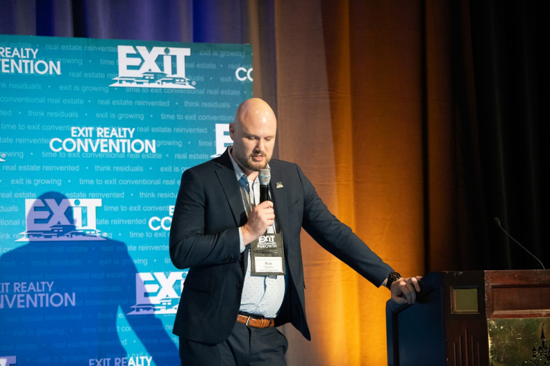 23ExitThurs_0255.jpg