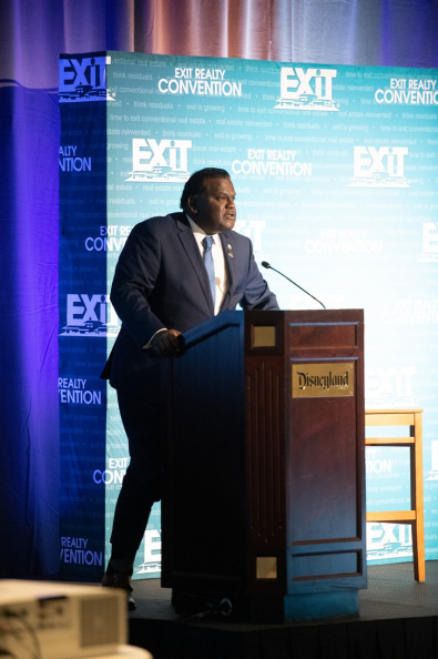 23ExitThurs_0263.jpg